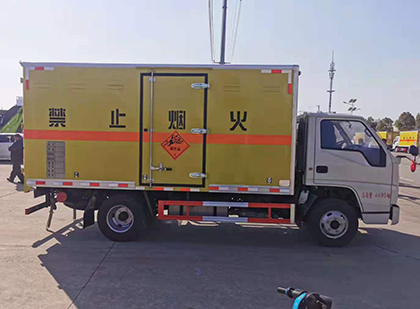 尖草坪爆破器材运输车技术升级与安全合规新趋势